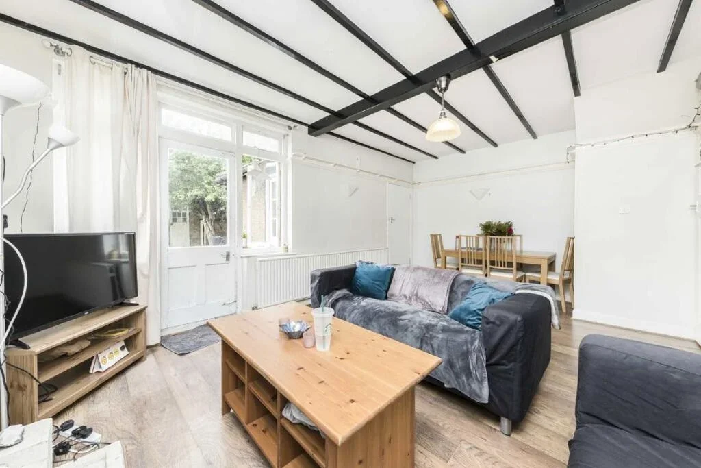 House Monks Drive in Greater London