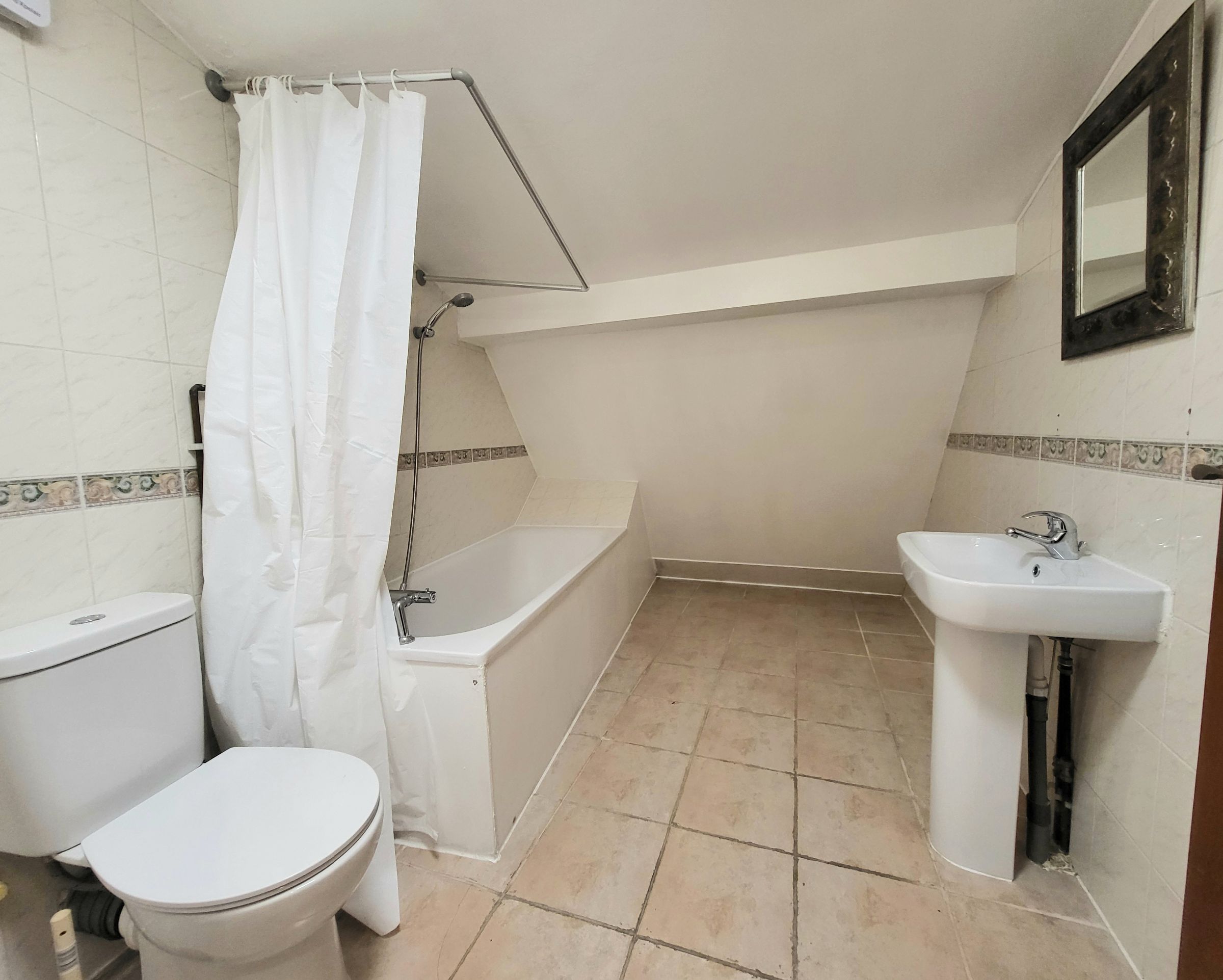 Flat Hackney Road in Greater London