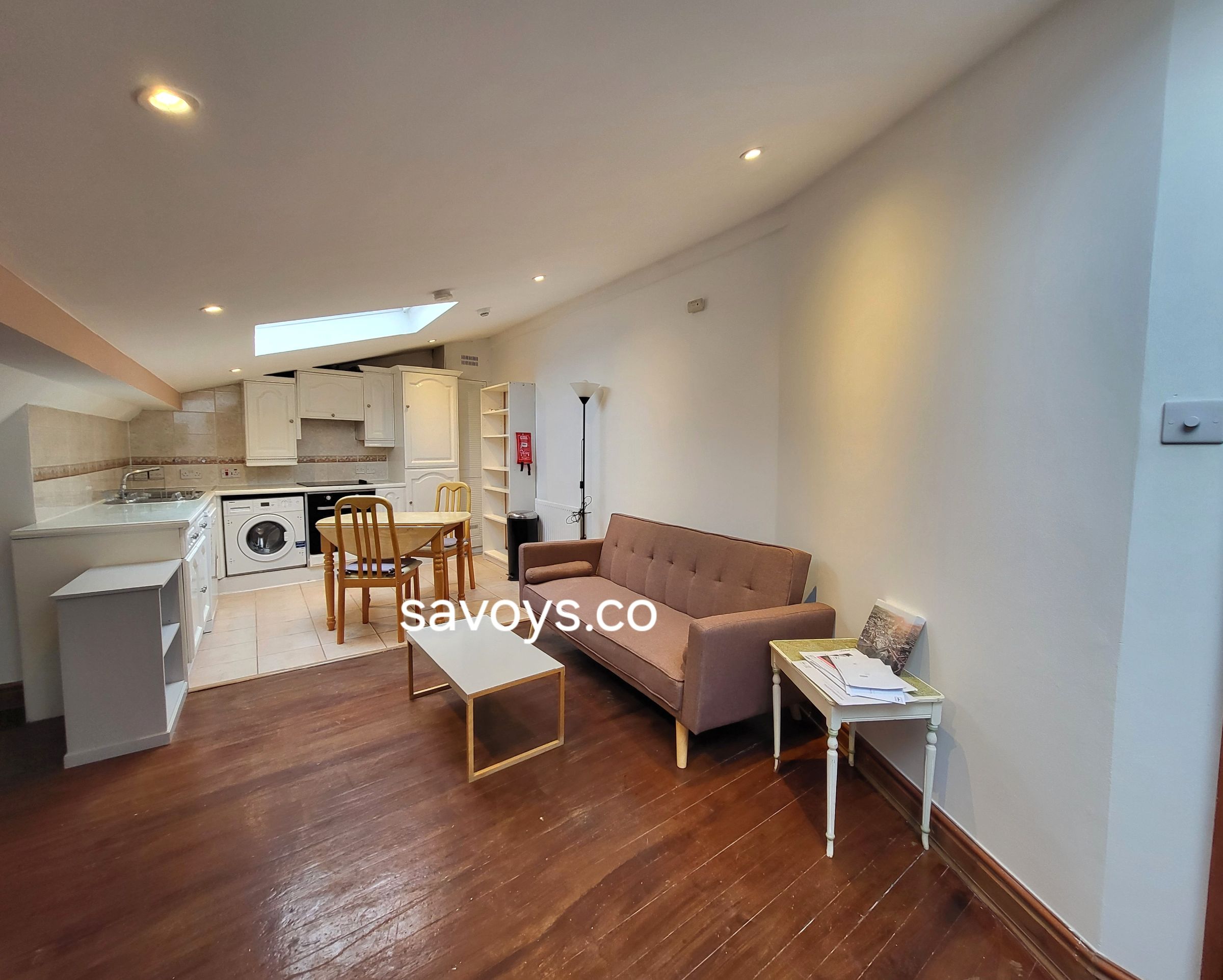 Flat Hackney Road in Greater London