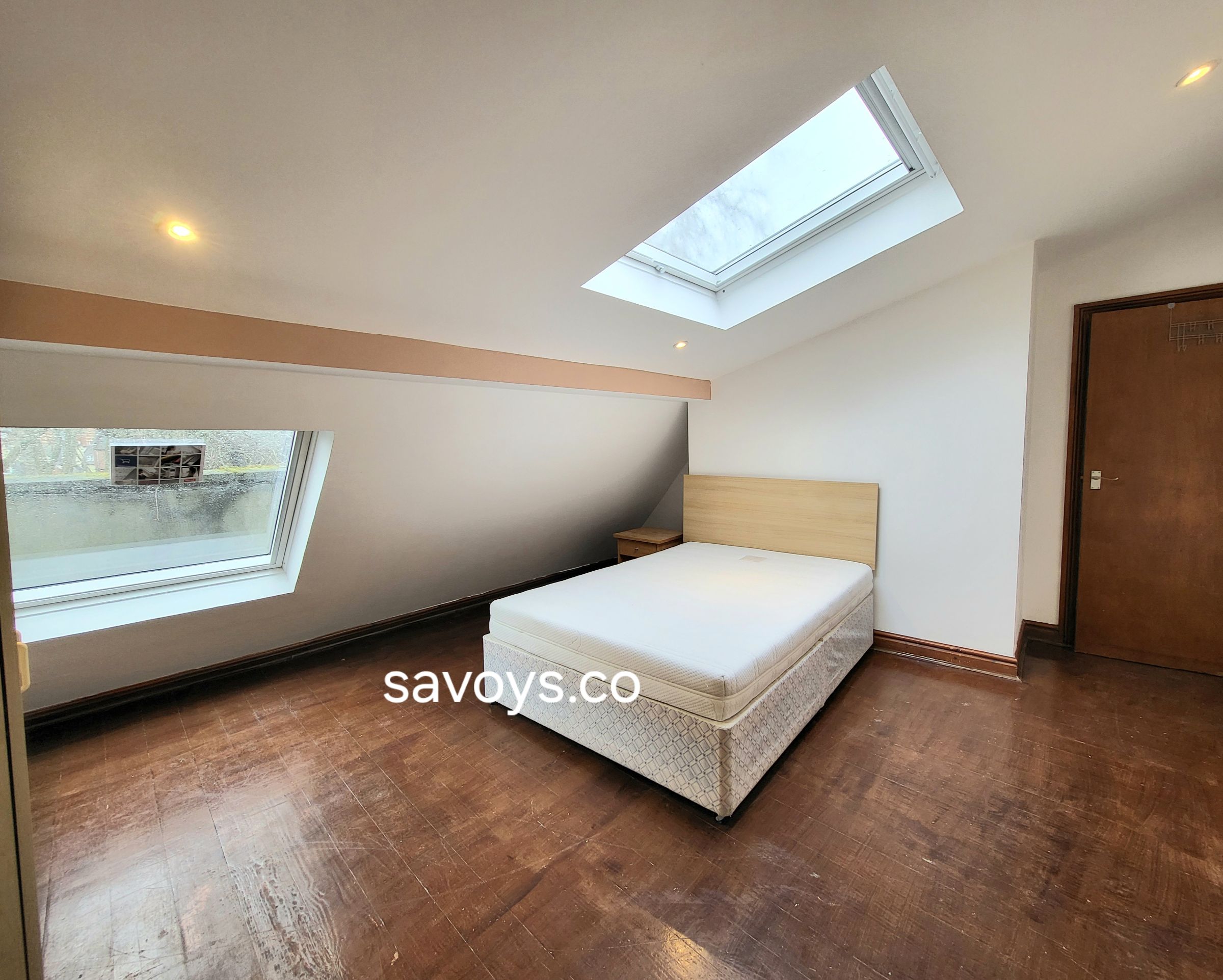 Flat Hackney Road in Greater London
