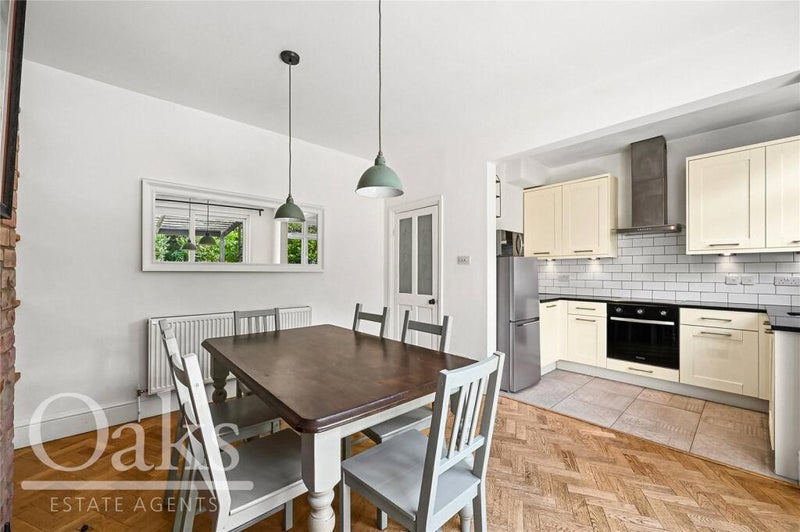 Room Dalmeny Avenue in Greater London