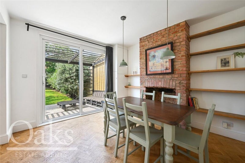 Room Dalmeny Avenue in Greater London