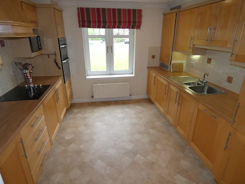Flat Hazelden Gardens in Giffnock
