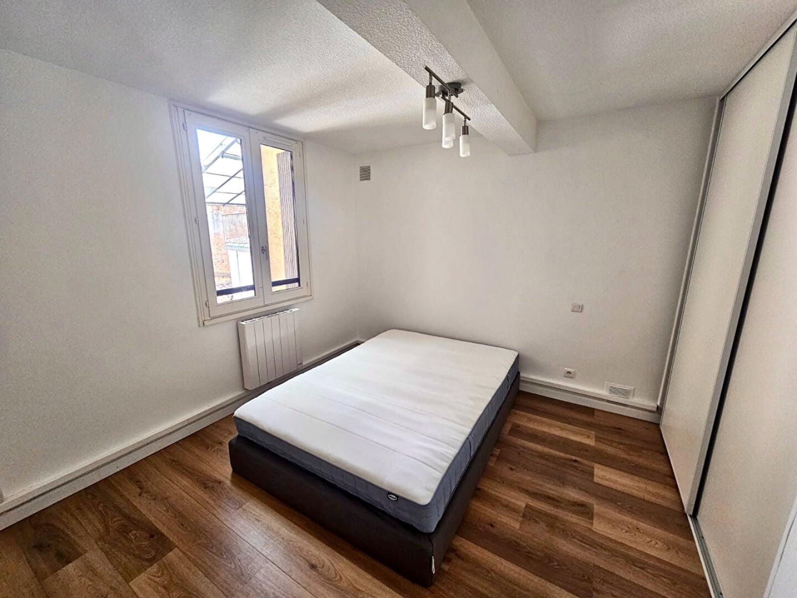 Flat Place des Carmes in Toulouse
