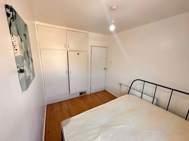 Room Waddington Street in Greater London