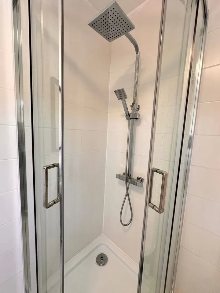 Room Waddington Street in Greater London