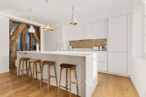Flat Rue de Bourgogne in Paris
