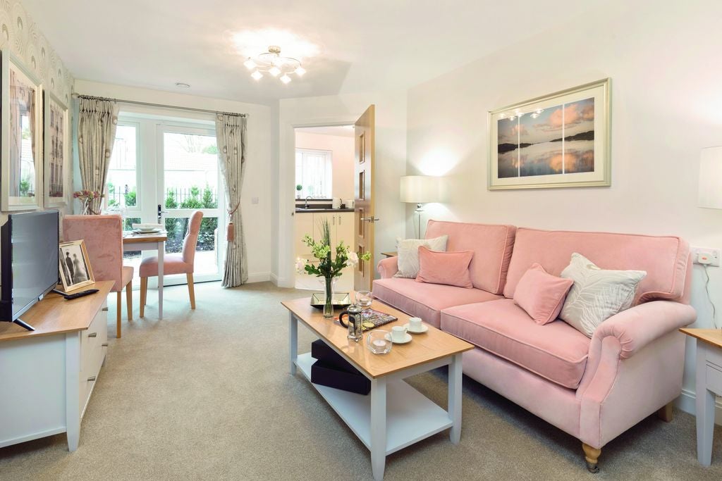 Flat Highfield Road in Elmbridge