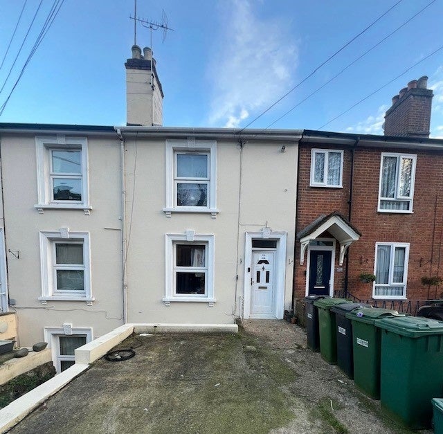 Flat Garlands Road in Reigate and Banstead