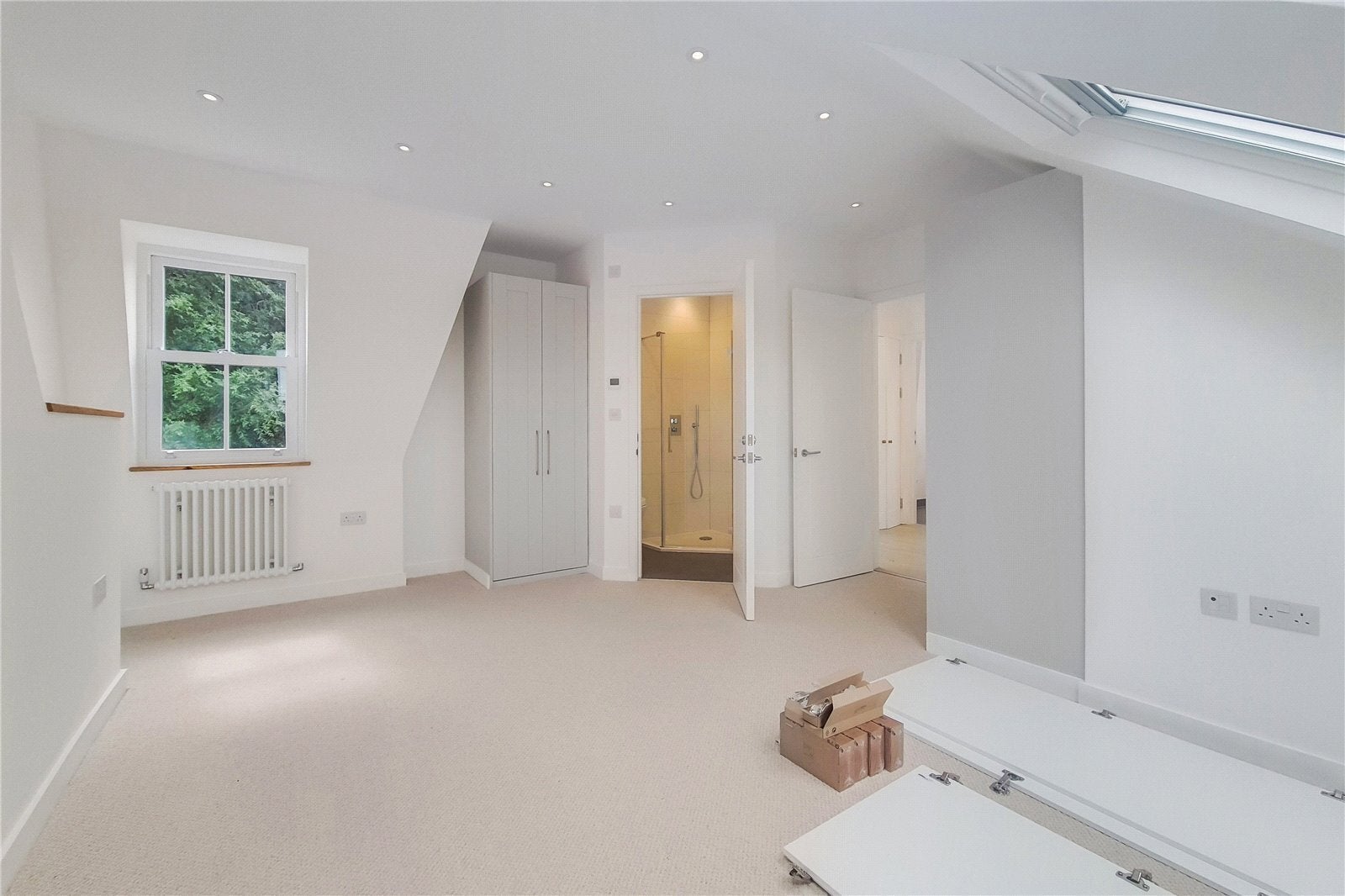 Flat Denton Street in Greater London