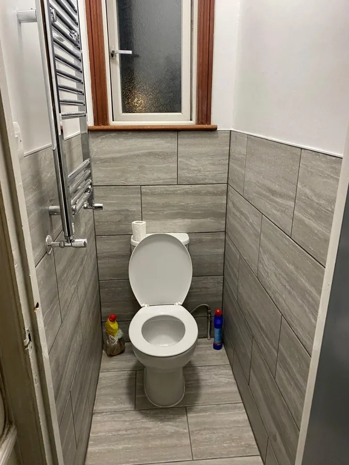 Room Boreham Road in Greater London