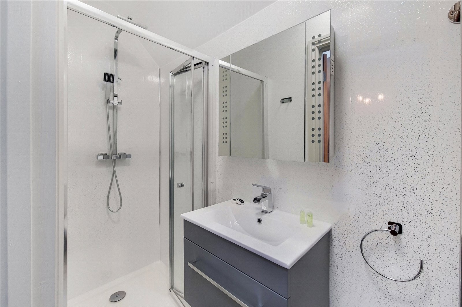 Flat Burston Road in Greater London