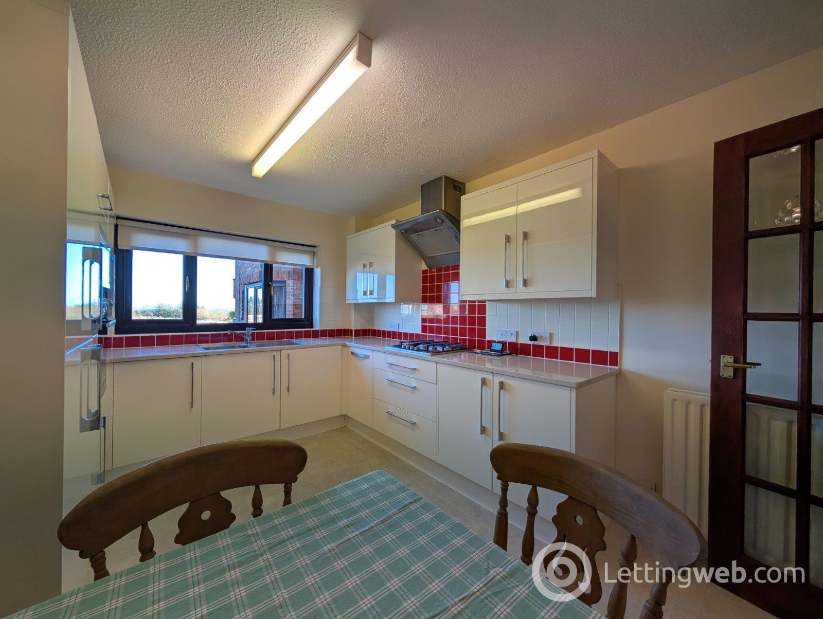 Flat Cramond Road North in Edinburgh