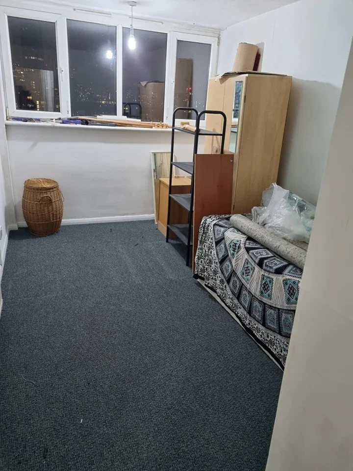 Flat Trinity Gardens in Greater London