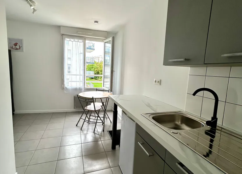 Flat Rue Anquetil in Reims