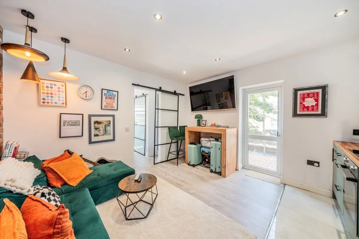 Flat Lena Gardens in Greater London
