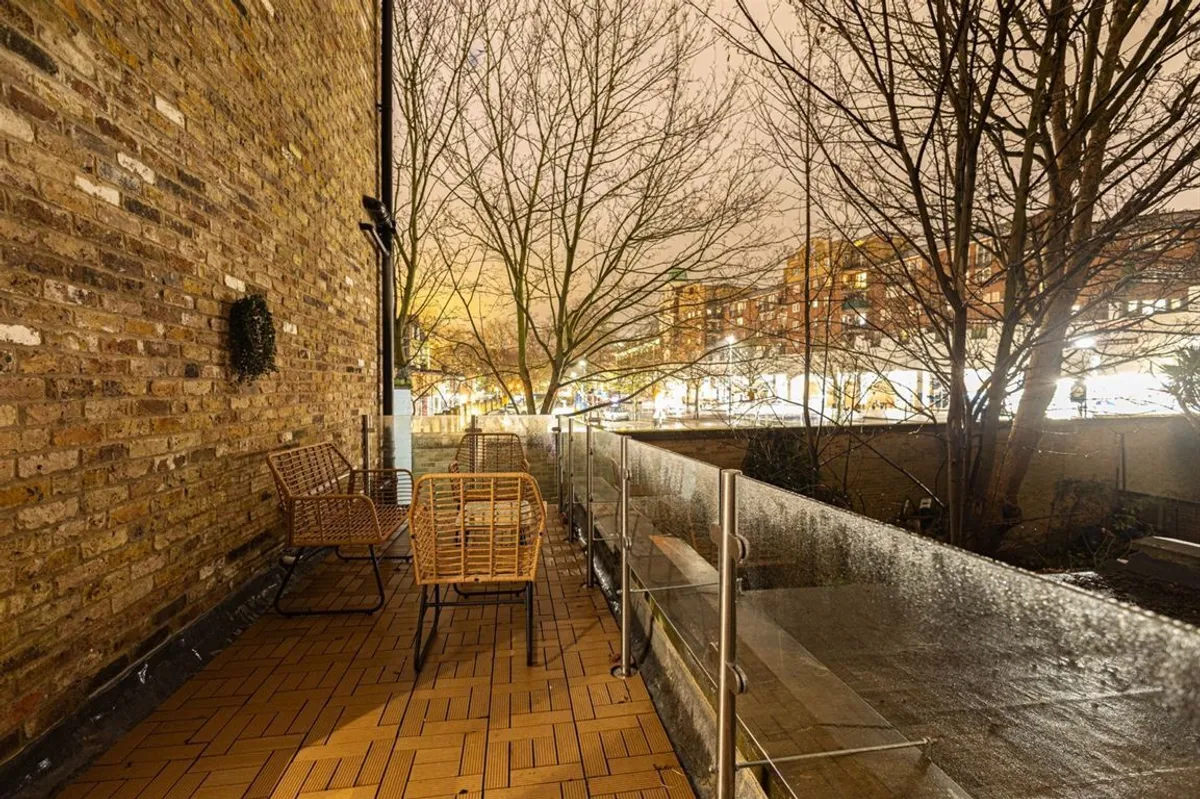 Flat Lena Gardens in Greater London