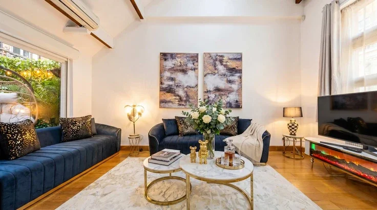 Flat Ovington Mews in Greater London