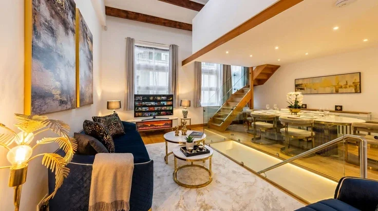 Flat Ovington Mews in Greater London