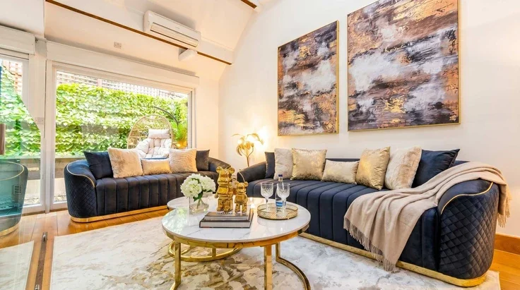 Flat Ovington Mews in Greater London