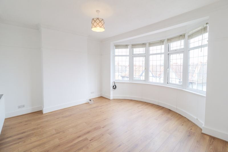 Flat Leigh Road in Southend-on-Sea