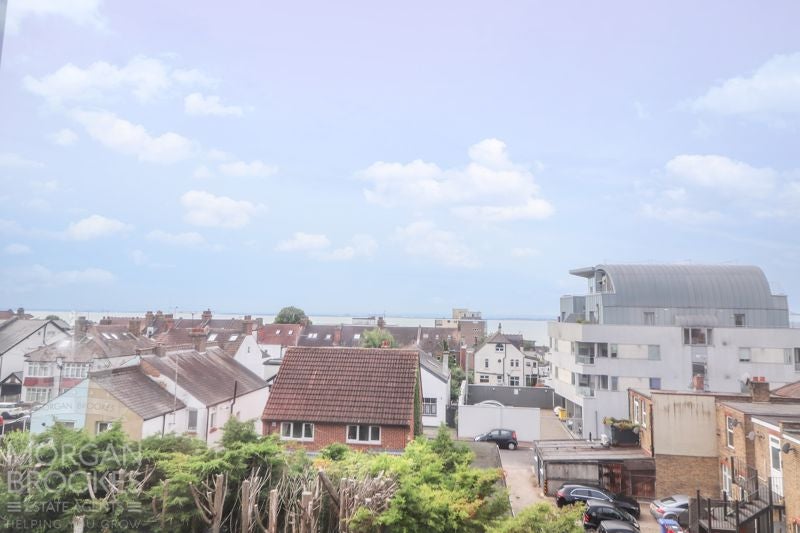 Flat Leigh Road in Southend-on-Sea