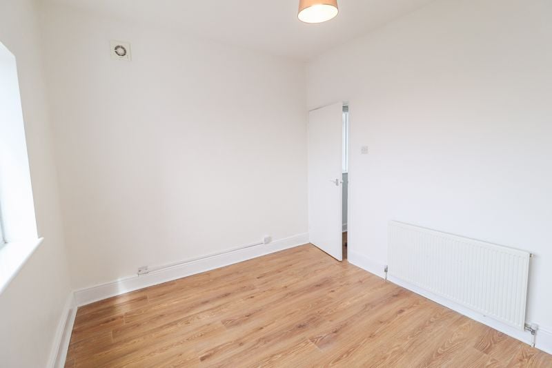 Flat Leigh Road in Southend-on-Sea