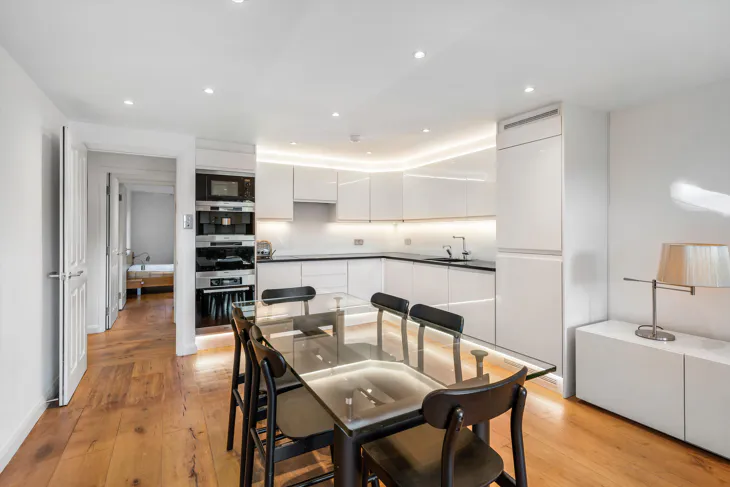Flat Queensborough Terrace in City of Westminster