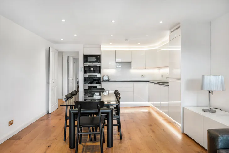 Flat Queensborough Terrace in City of Westminster