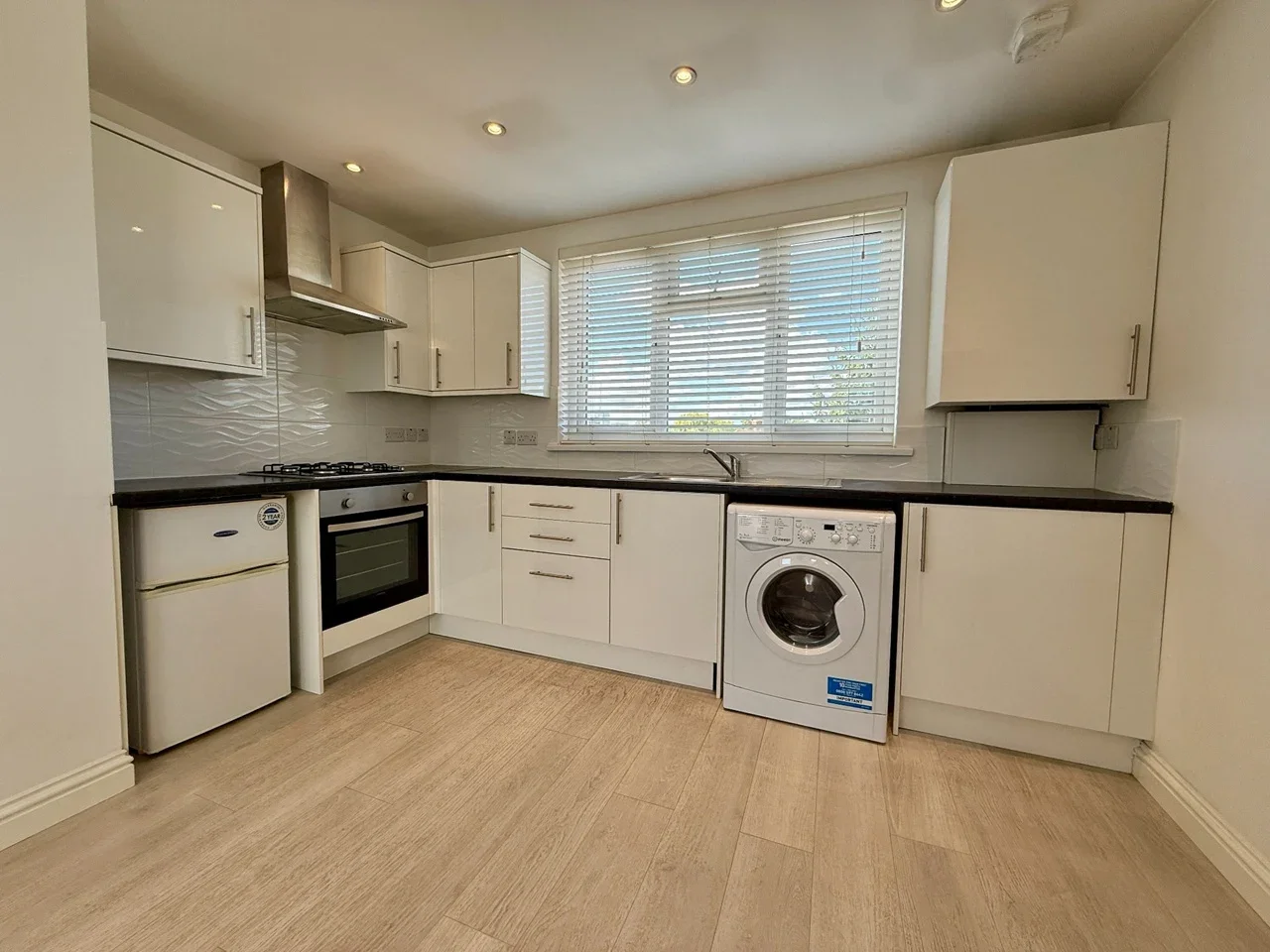 Flat Watford Way in Greater London