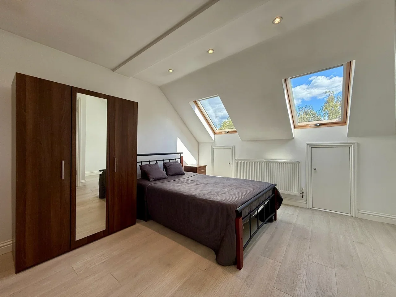 Flat Watford Way in Greater London