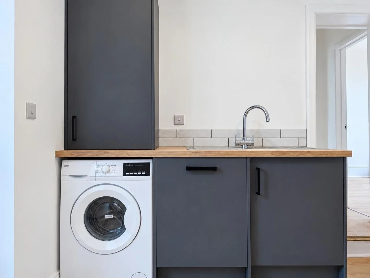 Flat Hampton Road in Greater London