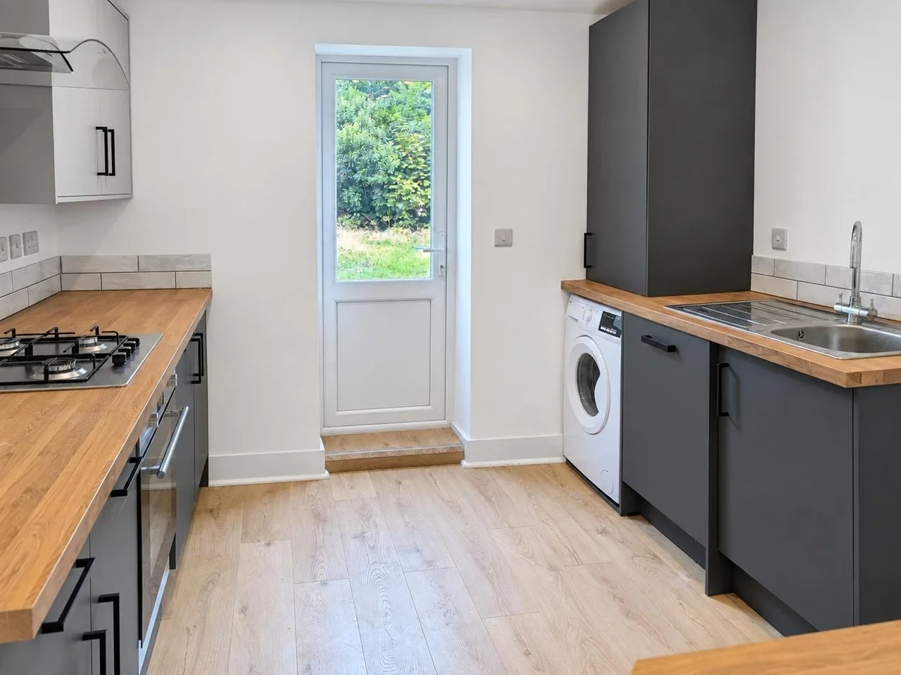 Flat Hampton Road in Greater London
