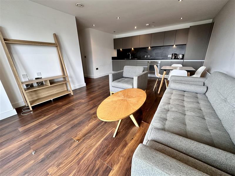 Flat Trinity Way in Salford