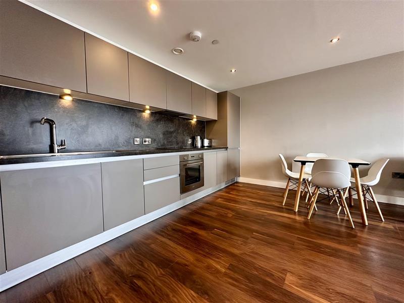 Flat Trinity Way in Salford