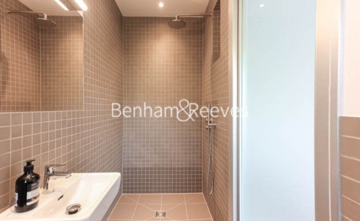 Flat Sloane Mews in Greater London