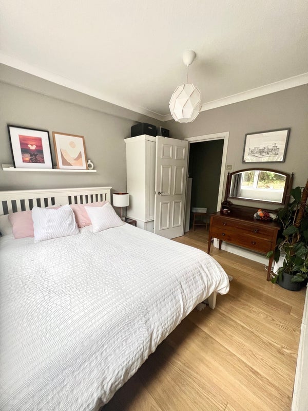 Flat Merton Road in Greater London