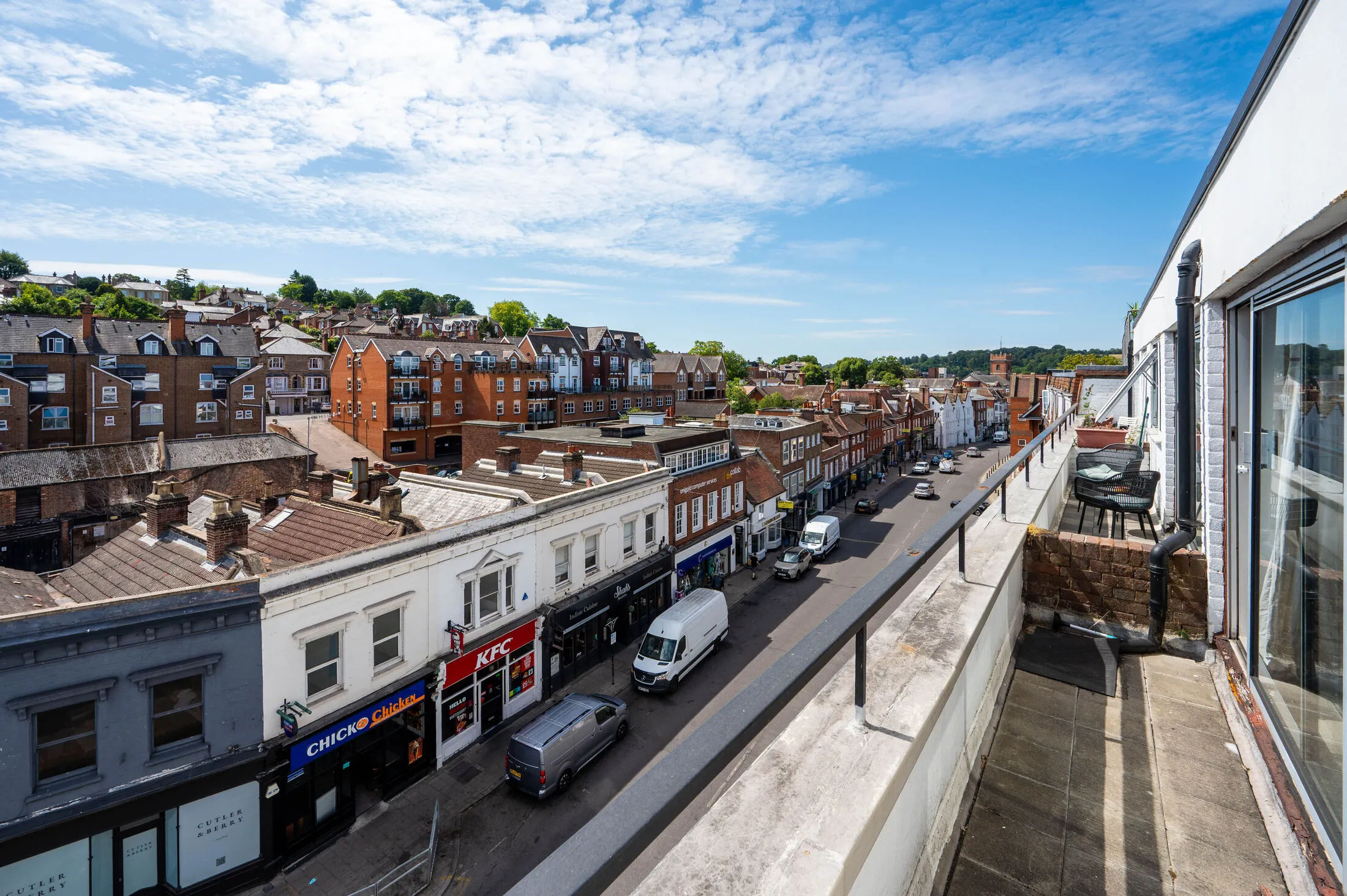 Flat High Street in Guildford