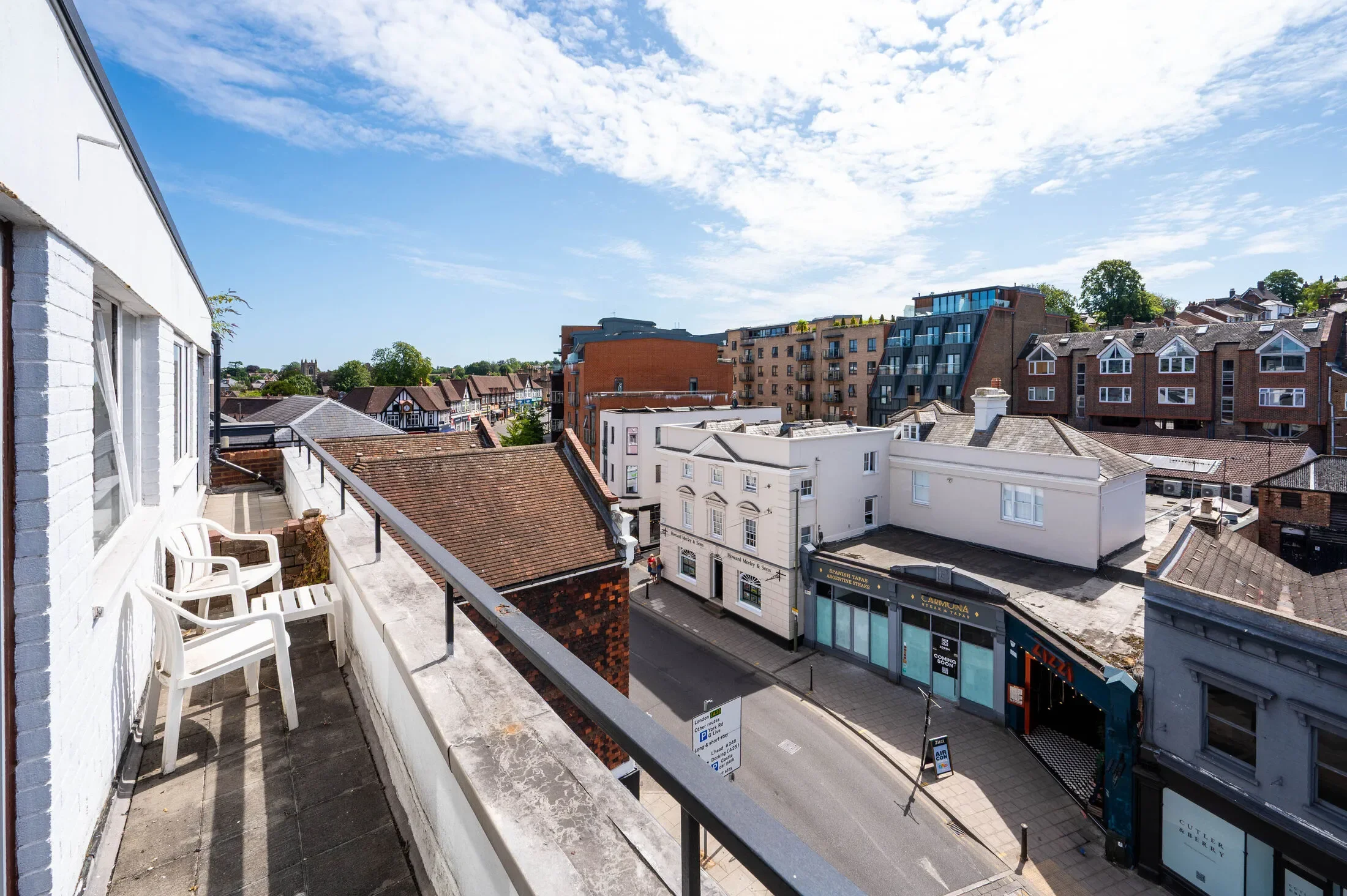 Flat High Street in Guildford