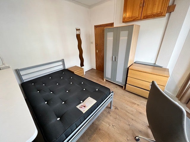 Room Brithdir Street in Cardiff