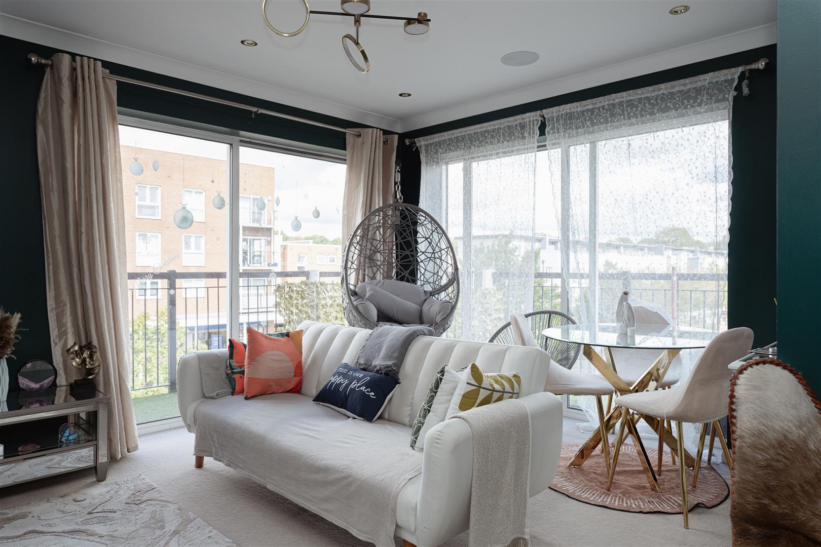Flat Canalside in Reigate and Banstead
