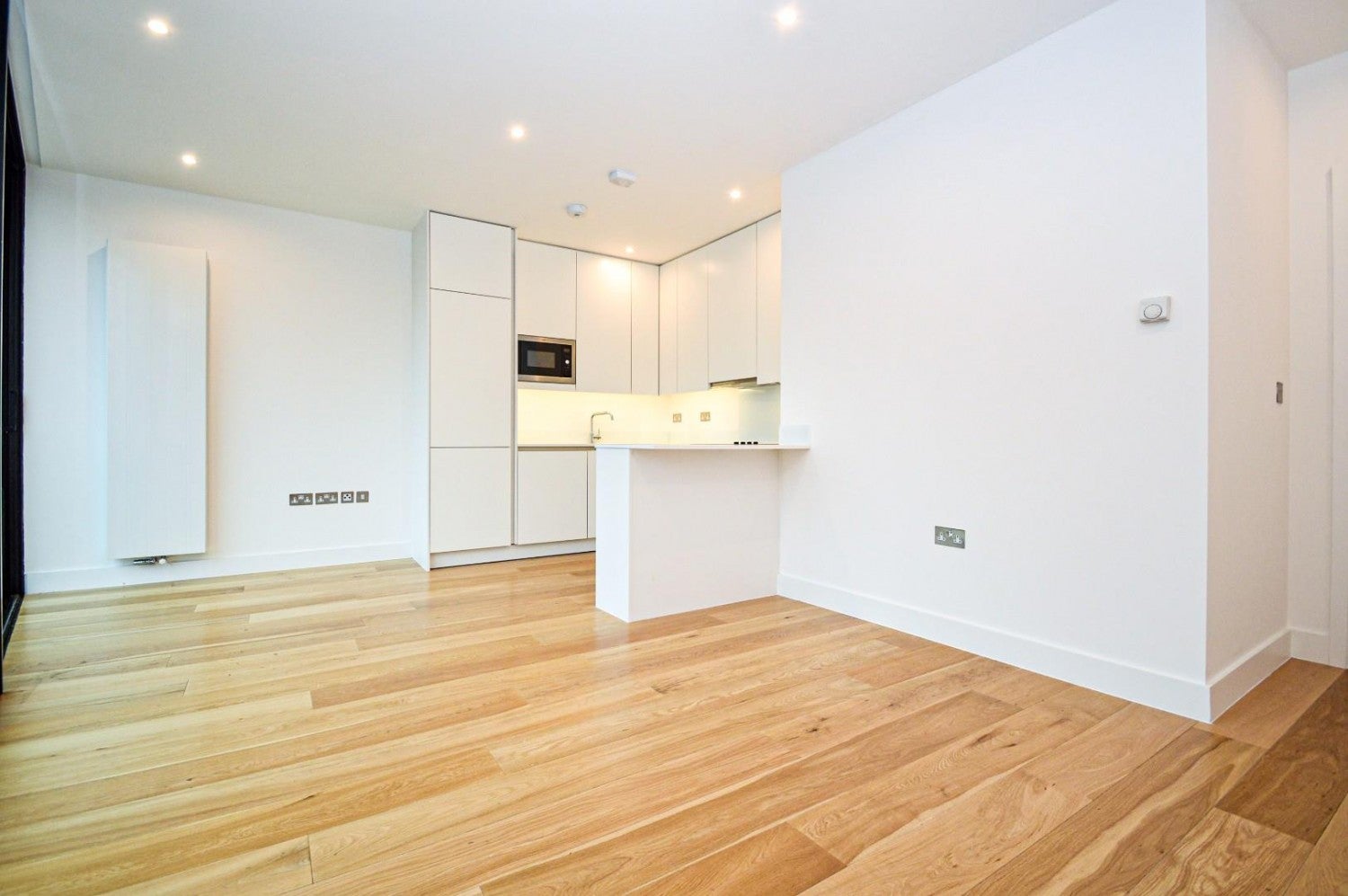 Flat Fieldgate Street in Greater London