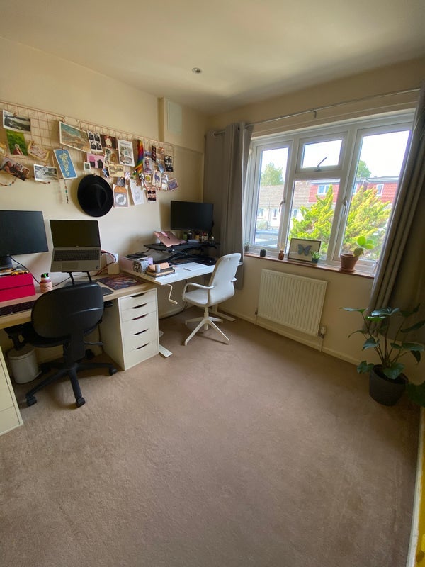 Room Phipps Bridge Road in Greater London