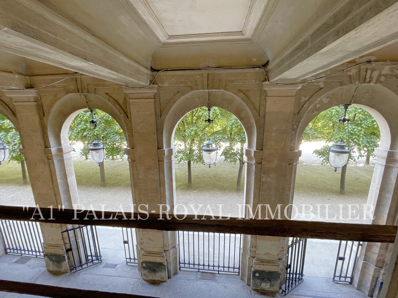 Flat Rue de Valois in Paris