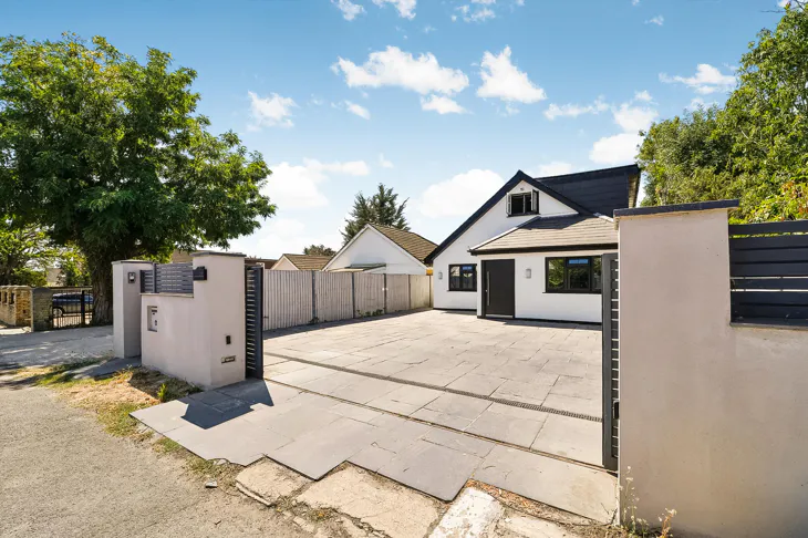 House Harlington Road in Greater London