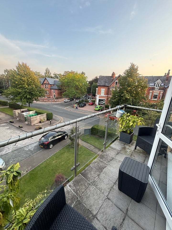 Flat Lapwing Lane in Manchester