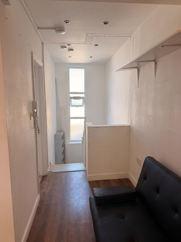Room Barking Road in Greater London