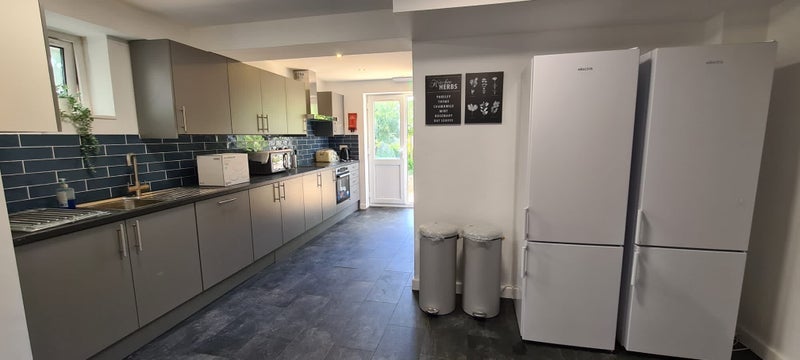 Room Ashdown Drive in Crawley