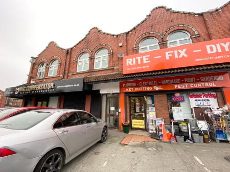 Flat Kinross Road in Manchester