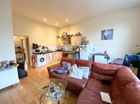 Flat Kinross Road in Manchester